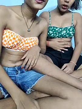 Unique girls90 online show from April 21, 2026, 3:17 pm