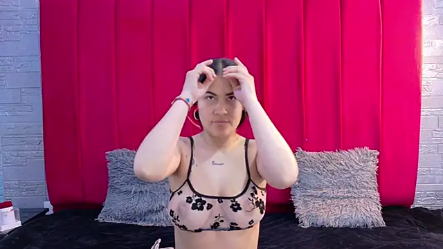 ChloeMorelli online show from December 4, 2025, 12:14 pm