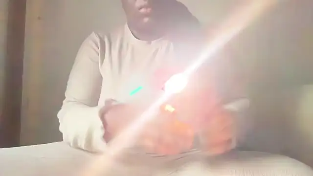 nanaisbackk online show from October 10, 2025, 6:23 am