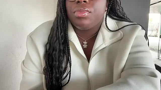 nanaisbackk online show from December 18, 2025, 9:59 am