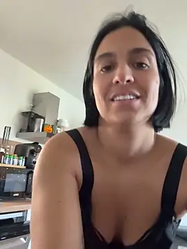 LaPetiteKim online show from October 31, 2025, 1:12 pm