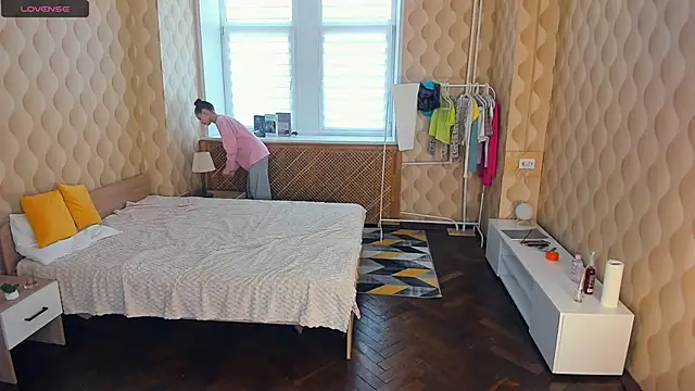 JinnyMcie online show from November 1, 2025, 9:22 am