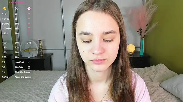 JinnyMcie online show from March 31, 2026, 10:04 am