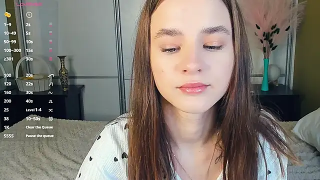 JinnyMcie online show from April 17, 2026, 6:16 am