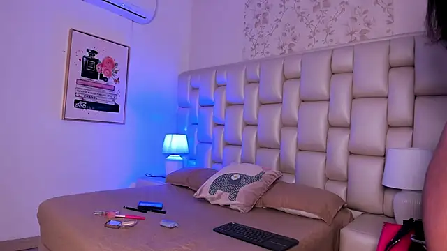 Peyton louise online show from November 10, 2025, 11:42 am