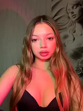  Siennaaa  online show from October 6, 2025, 7:44 pm