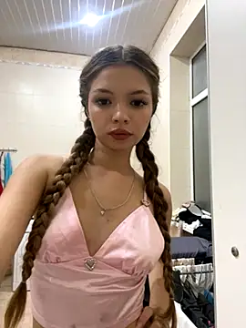  Siennaaa  online show from October 10, 2025, 9:25 pm