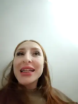 Bennuluspeach  online show from April 19, 2026, 3:39 am