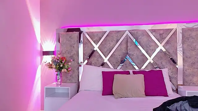 MeganR  online show from April 15, 2026, 11:39 am