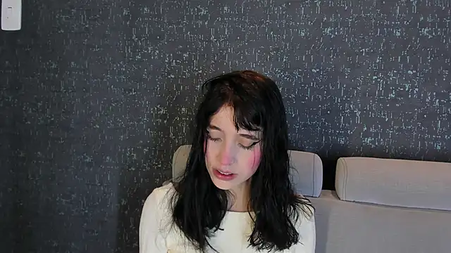 MeganR  online show from April 25, 2026, 11:24 am