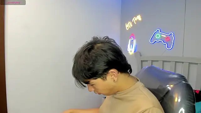 StiwenTwink online show from November 5, 2025, 4:07 pm