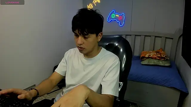 StiwenTwink online show from November 25, 2025, 3:01 pm