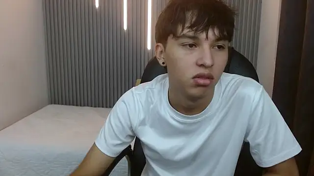 StiwenTwink online show from July 9, 2026, 1:04 pm