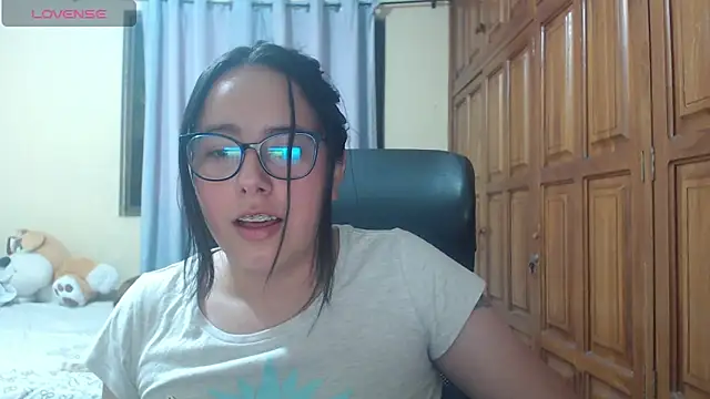 Venus cat  online show from January 7, 2026, 5:32 am