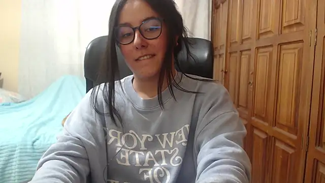 Snapshot of Venus_cat_ chatting on June 7, 2026, 4:11 pm Venus cat online show from June 7, 2026, 4:11 pm