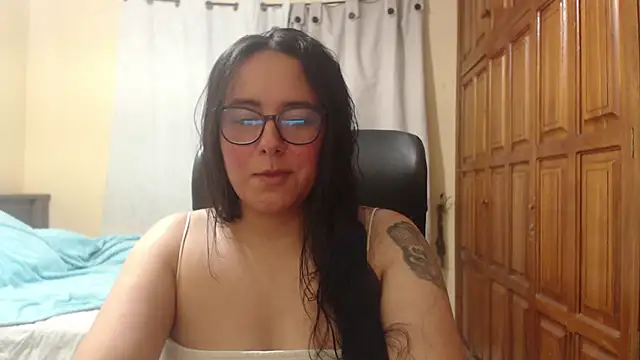 Snapshot of Venus_cat_ chatting on June 18, 2026, 2:01 am Venus cat online show from June 18, 2026, 2:01 am
