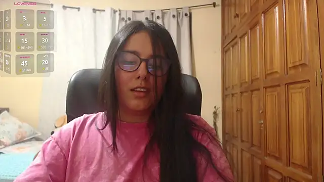Snapshot of Venus_cat_ chatting on June 27, 2026, 3:11 am Venus cat online show from June 27, 2026, 3:11 am