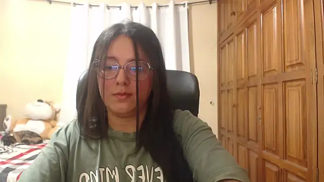 Snapshot of Venus_cat_ chatting on July 12, 2026, 1:40 am Venus cat online show from July 12, 2026, 1:40 am