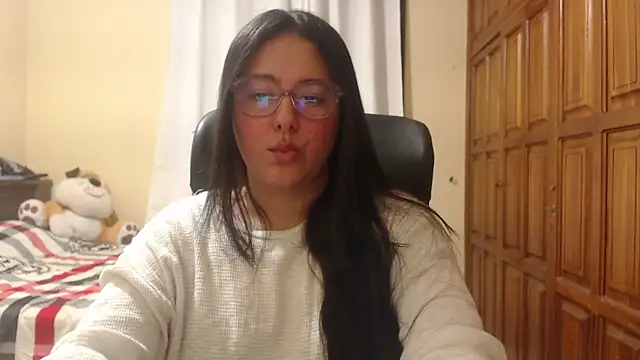 Snapshot of Venus_cat_ chatting on July 15, 2026, 5:12 am Venus cat online show from July 15, 2026, 5:12 am