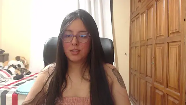 Snapshot of Venus_cat_ chatting on July 18, 2026, 4:27 am Venus cat online show from July 18, 2026, 4:27 am