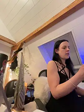 V-WINELOVER online show from October 13, 2025, 5:46 pm