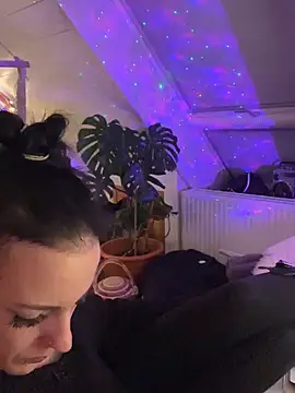 V-WINELOVER online show from October 16, 2025, 1:06 am