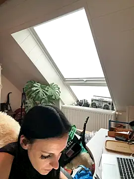 V-WINELOVER online show from October 16, 2025, 3:57 pm