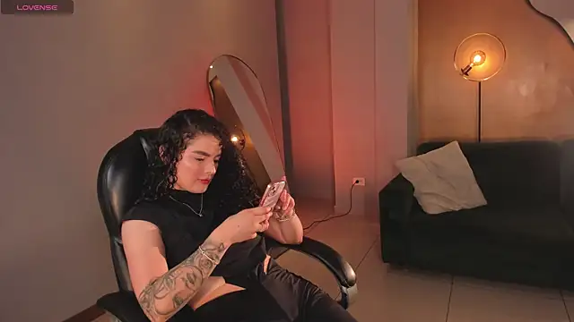 KylieJenkins online show from December 16, 2025, 11:26 am