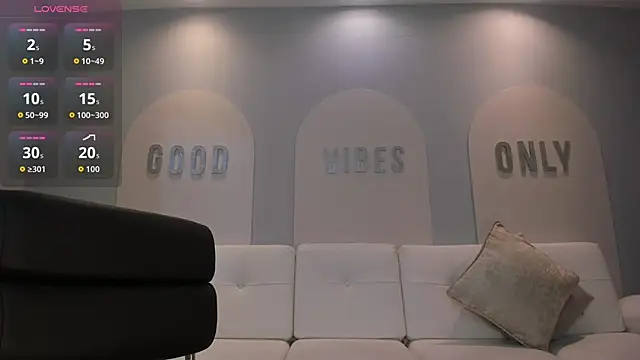 EmilyJohnsonX1 online show from November 12, 2025, 3:40 am