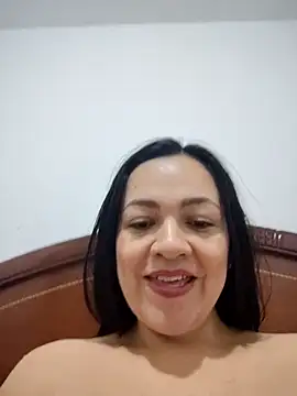 LindaSalo33 online show from October 5, 2025, 5:39 am