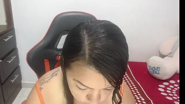 emily sexxx online show from April 20, 2026, 6:27 am