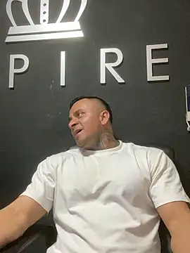 Snapshot of ZEUS-KING chatting on October 1, 2025, 8:37 pm ZEUS-KING online show from October 1, 2025, 8:37 pm