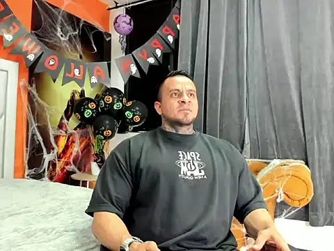 Snapshot of ZEUS-KING chatting on October 18, 2025, 7:03 pm ZEUS-KING online show from October 18, 2025, 7:03 pm