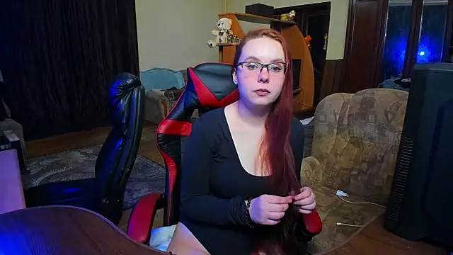 JustFoxyee online show from December 3, 2025, 1:02 am