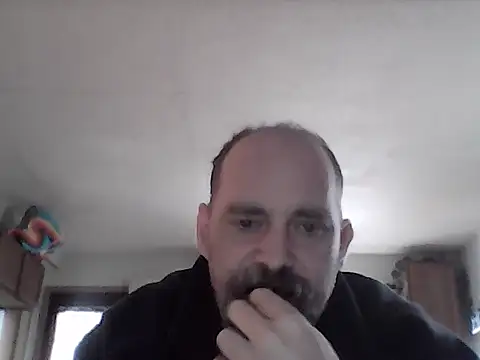 crazyheratic8 online show from April 3, 2026, 4:38 pm