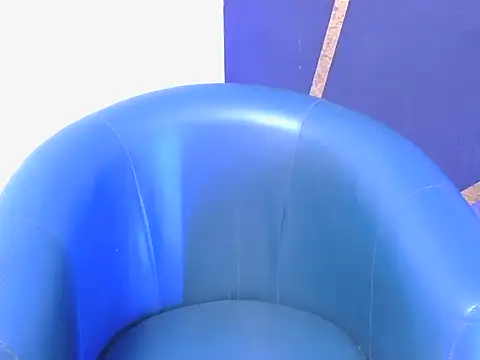 shiny-krisha online show from October 19, 2025, 6:03 am