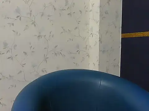 shiny-krisha online show from November 1, 2025, 4:03 am