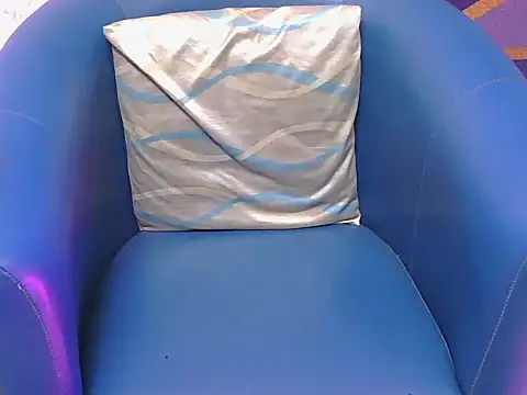 shiny-krisha online show from November 18, 2025, 5:01 am