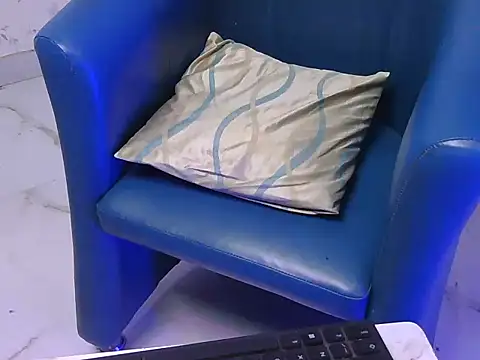 shiny-krisha online show from November 23, 2025, 4:34 am