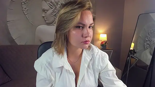 Snapshot of AriaEven chatting on October 10, 2025, 10:14 am AriaEven online show from October 10, 2025, 10:14 am