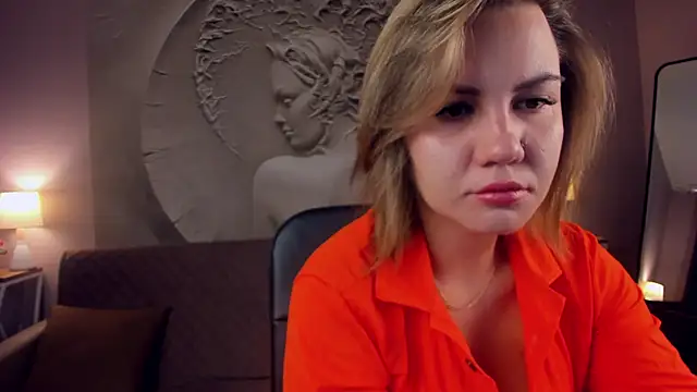 Snapshot of AriaEven chatting on October 18, 2025, 4:04 am AriaEven online show from October 18, 2025, 4:04 am