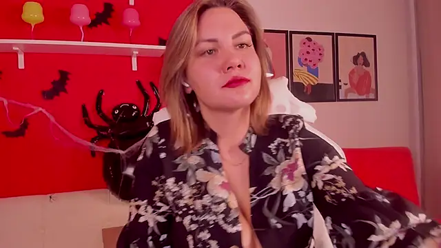 Snapshot of AriaEven chatting on November 6, 2025, 8:59 am AriaEven online show from November 6, 2025, 8:59 am