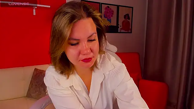 Snapshot of AriaEven chatting on November 25, 2025, 9:20 am AriaEven online show from November 25, 2025, 9:20 am