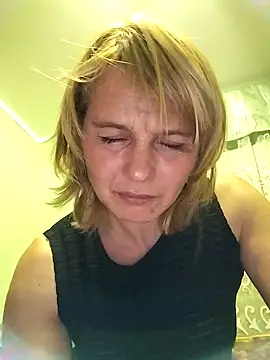 Masha412111 online show from October 5, 2025, 8:18 pm