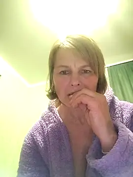 Masha412111 online show from April 25, 2026, 9:23 pm