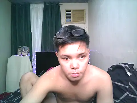 Snapshot of hot_babyboy26 chatting on November 6, 2025, 11:33 am hot babyboy26 online show from November 6, 2025, 11:33 am