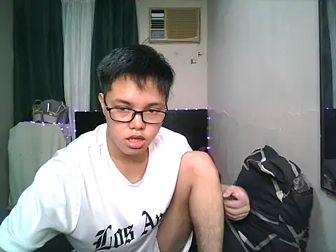 Snapshot of hot_babyboy26 chatting on November 7, 2025, 10:15 am hot babyboy26 online show from November 7, 2025, 10:15 am