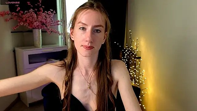 Snapshot of GoldenRose_ chatting on May 15, 2026, 1:18 pm GoldenRose online show from May 15, 2026, 1:18 pm