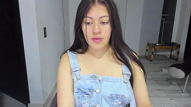 amazingloren999 online show from November 6, 2025, 7:31 am