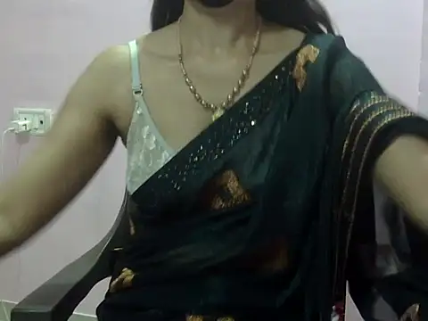 Laila Cute online show from April 14, 2026, 4:13 pm
